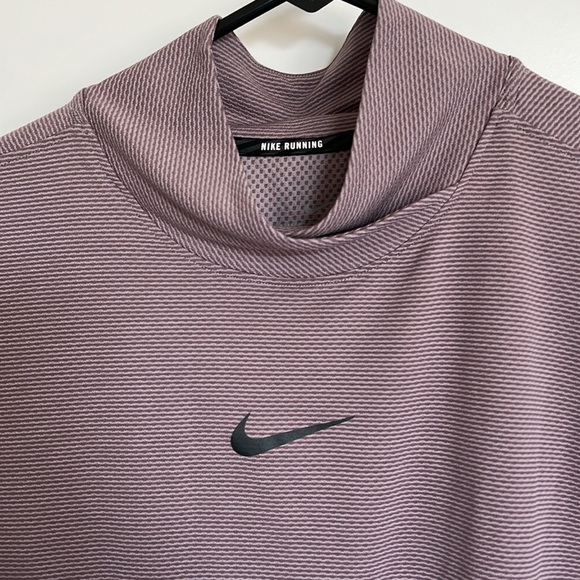 Nike Women's Crew-Neck Running Top - Picture 2 of 4